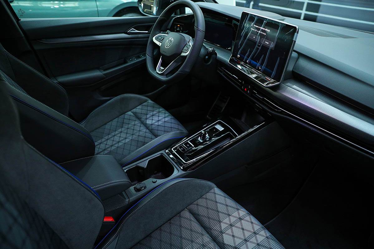 Golf na sajmu automobila (11).jpg