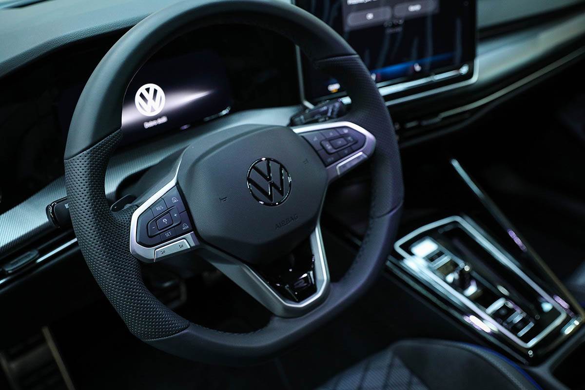 Golf na sajmu automobila (12).jpg