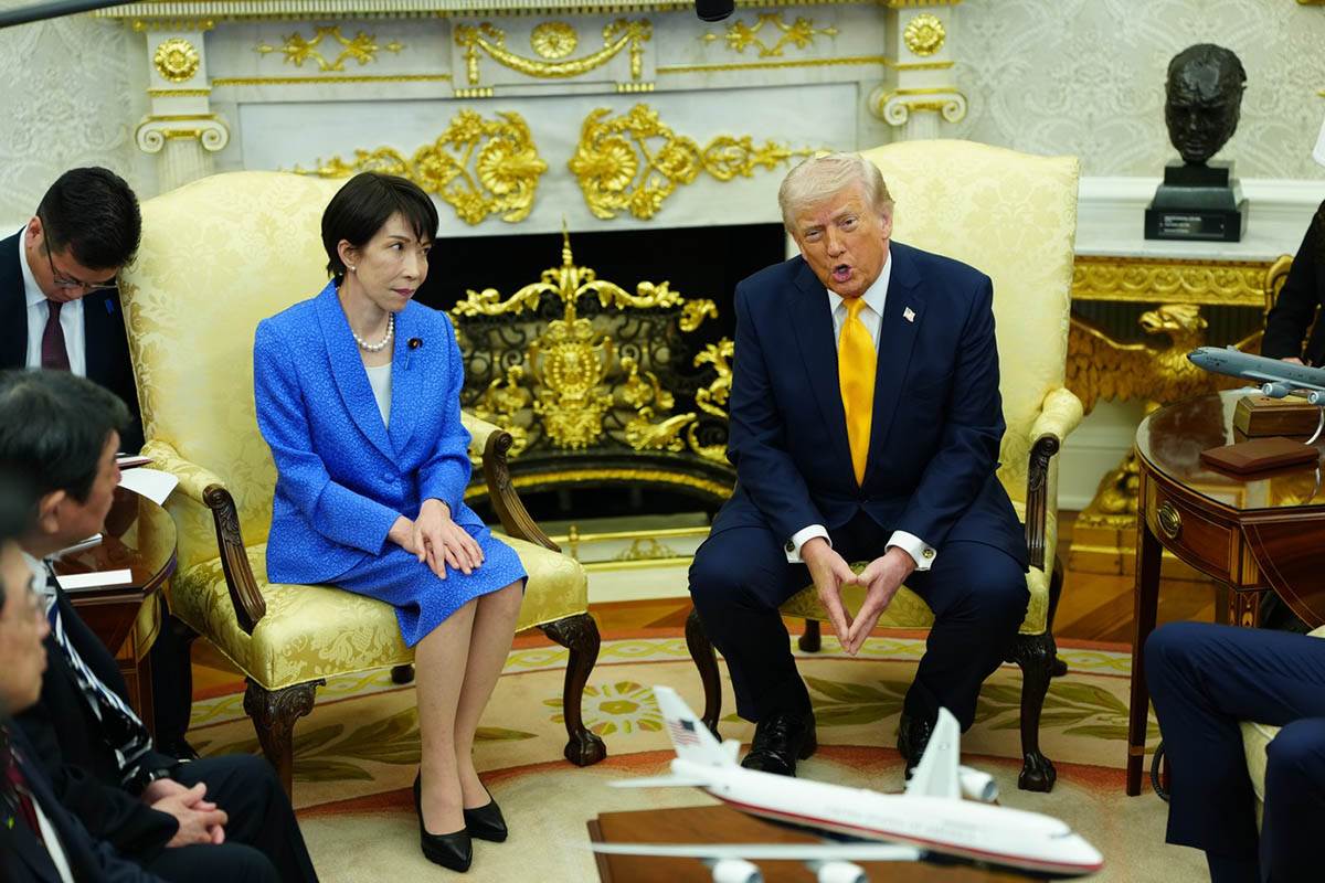 Donald Tramp i Sane Takaiči (1).jpg