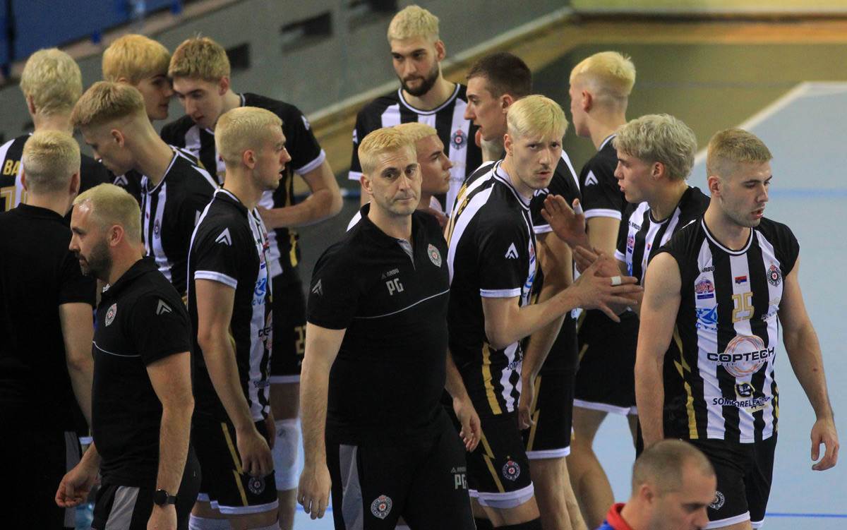 Odbojkaši Partizana ofarbani u plavo na večitom derbiju