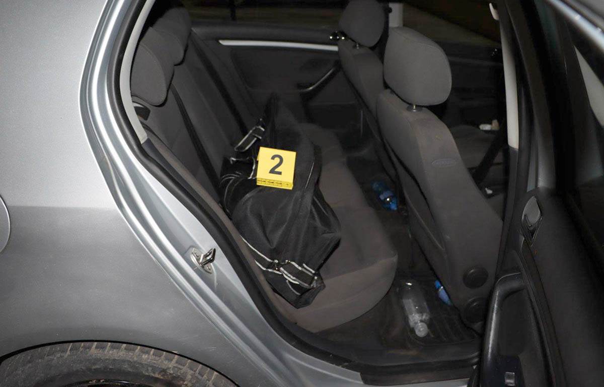 Oružje pronađeno u automobilu (3).jpg