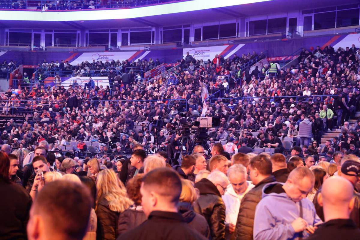 veliki skup SNS u Areni (2).jpg