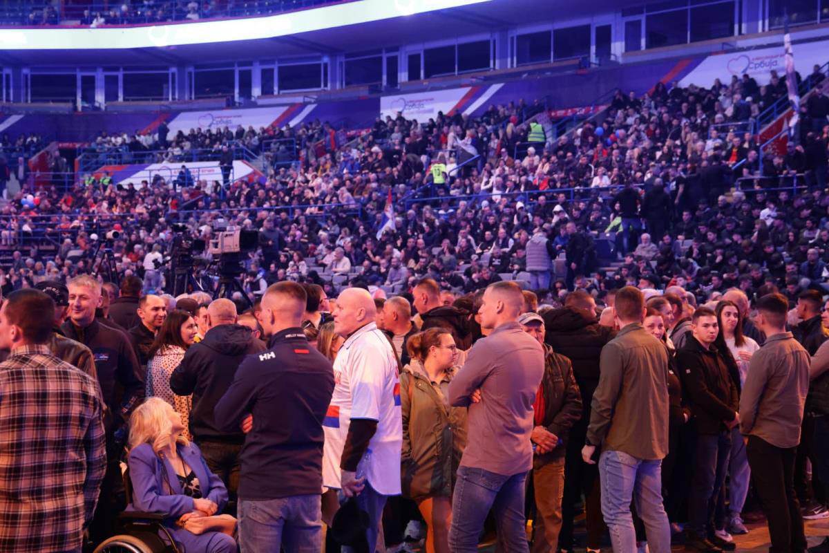 veliki skup SNS u Areni (5).jpg