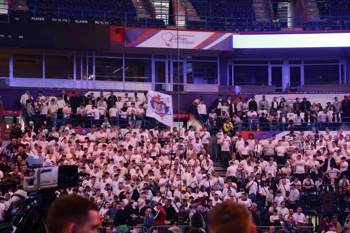 veliki skup SNS u Areni (8).jpg