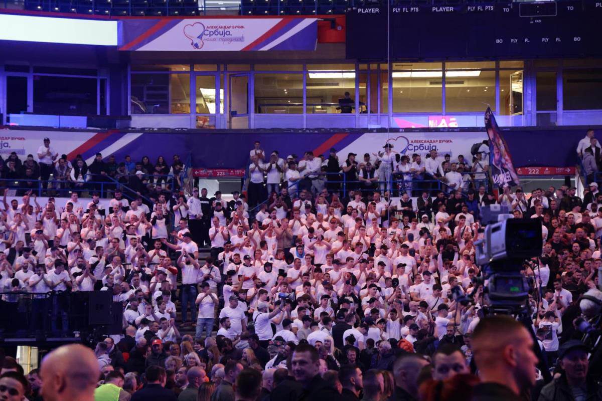 veliki skup SNS u Areni (10).jpg