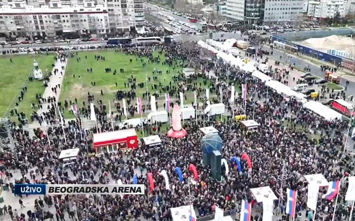 Velika gužva pred skup u Areni (2).jpg