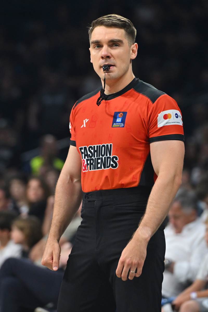 Marko Mustapić sudi večiti derbi Zvezda Partizan