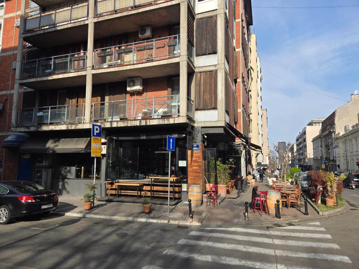 Bačena bomba na vračarski kafić (5).jpg