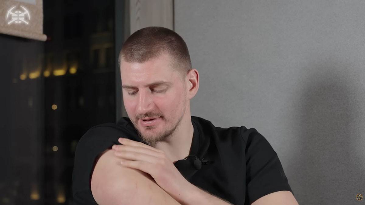 Nikola Jokić pokazuje ožiljke (3).jpg