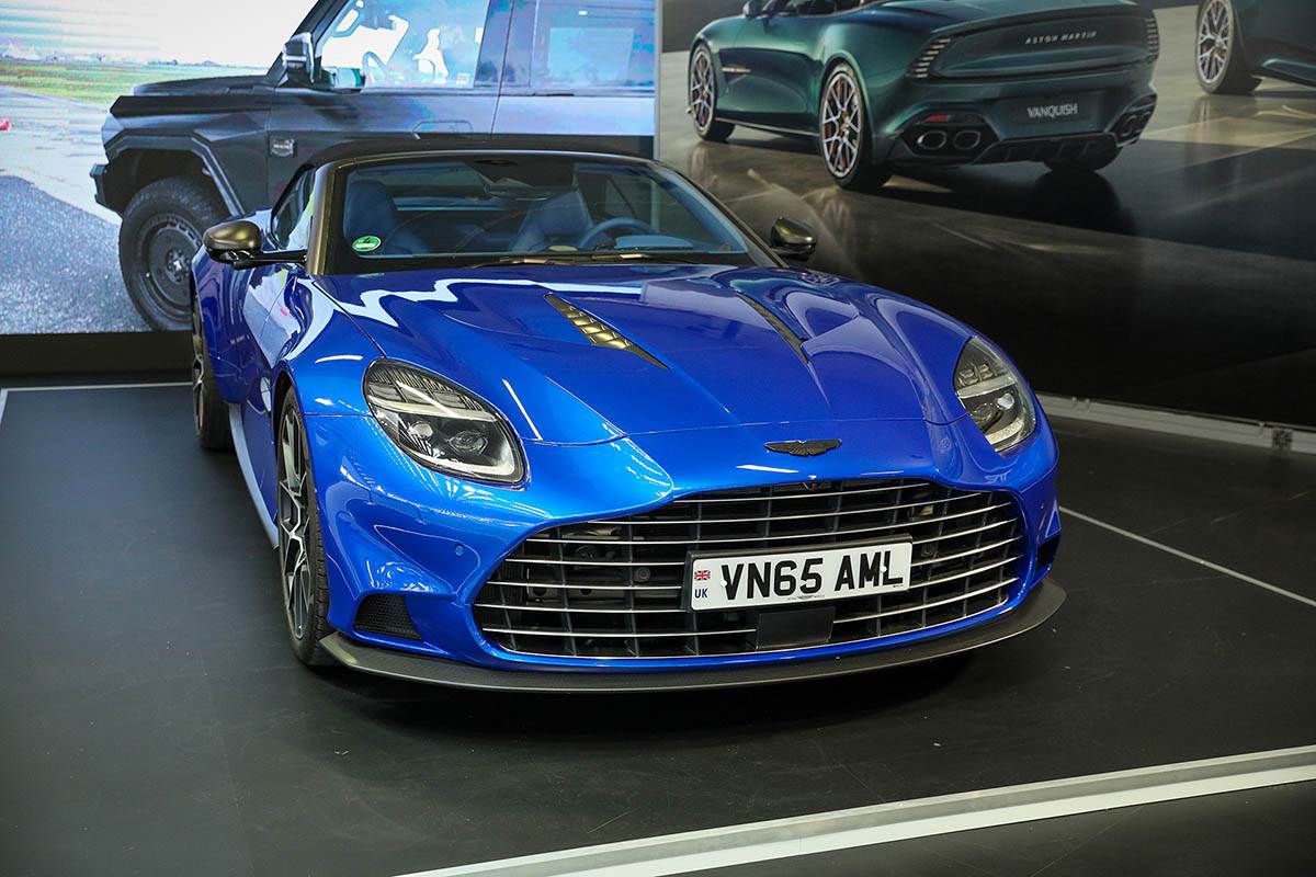 Aston Martin (3).jpg