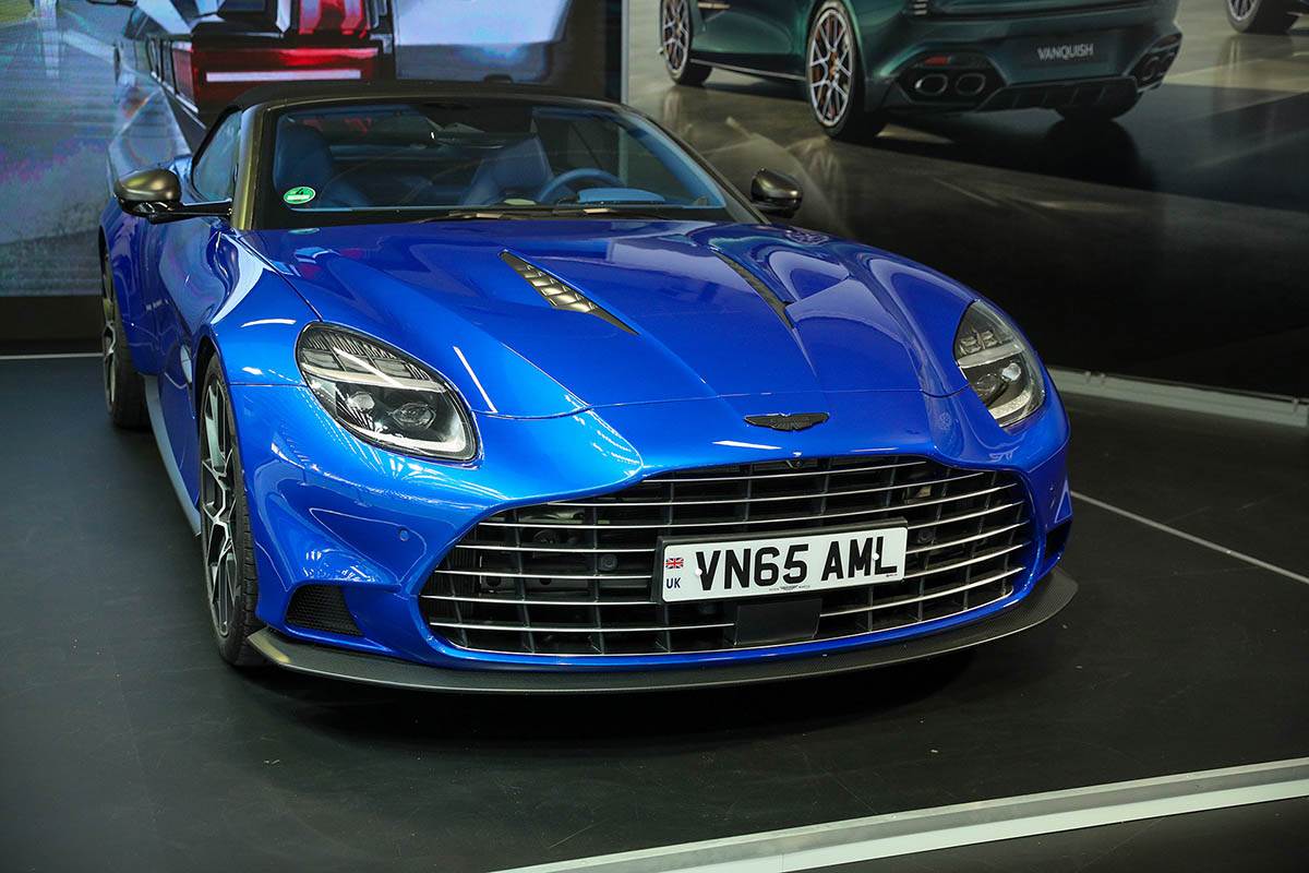 Aston Martin (4).jpg