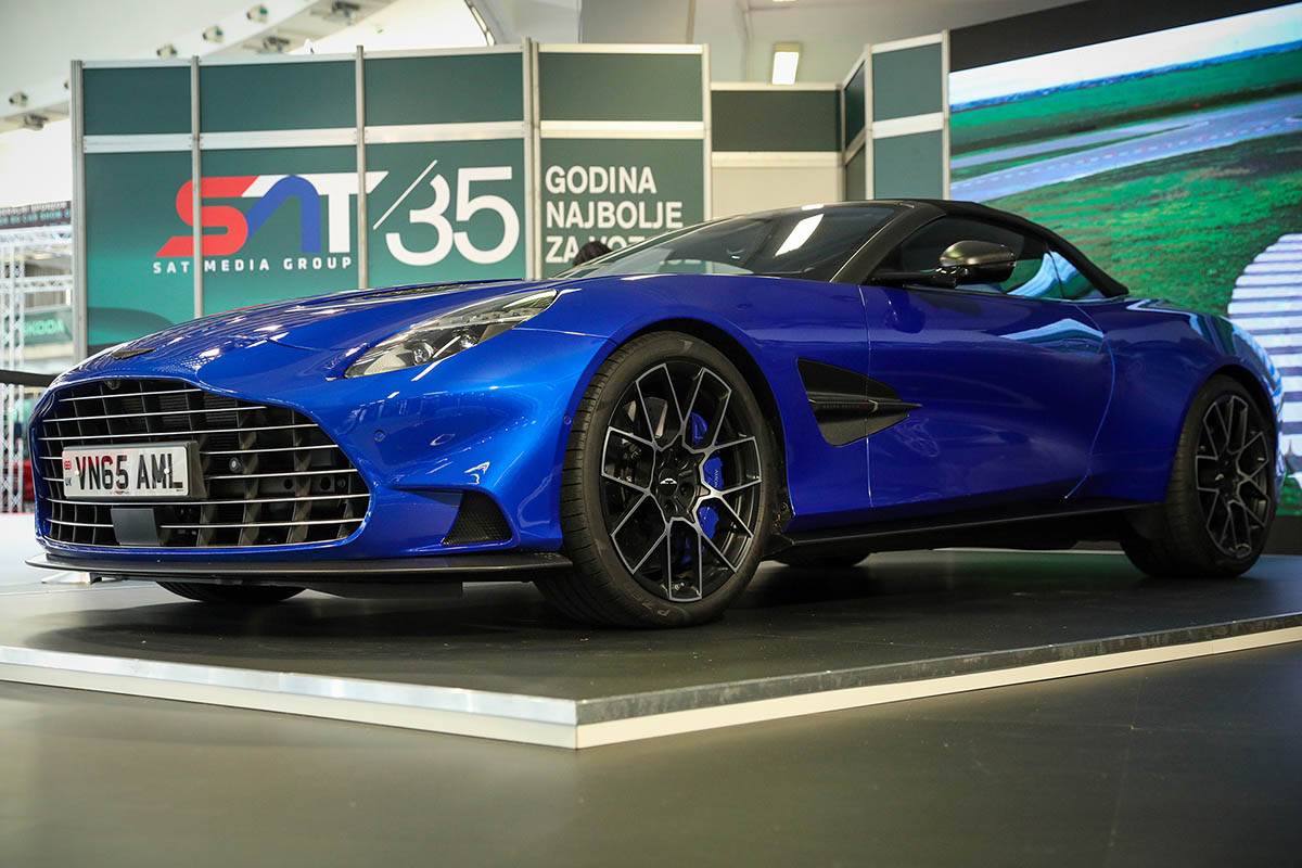 Aston Martin (7).jpg