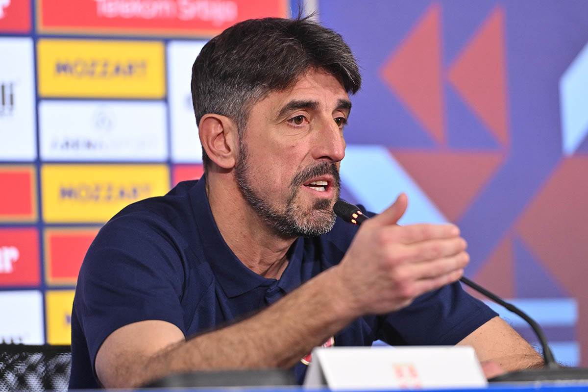 Veljko Paunović konferencija pred prijateljske mečeve (5).jpg