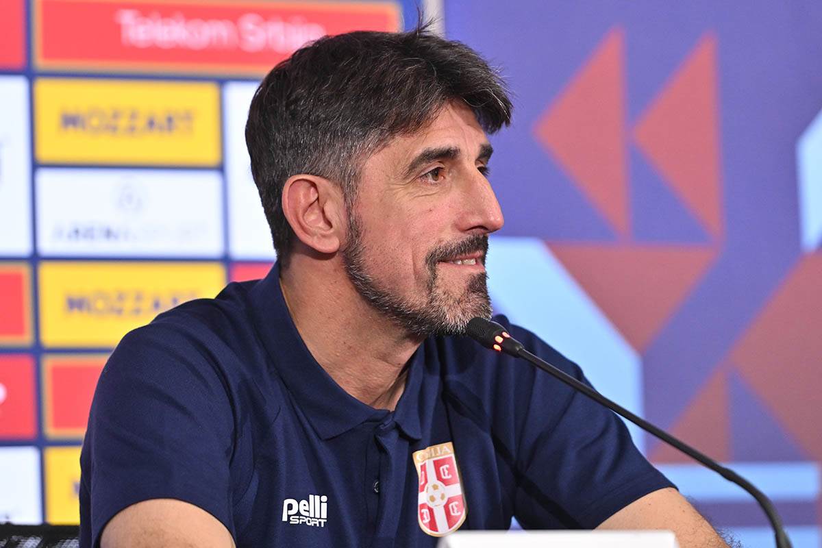 Veljko Paunović konferencija pred prijateljske mečeve (7).jpg