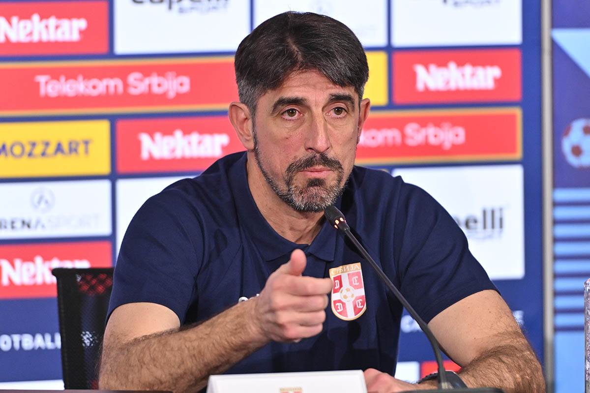 Veljko Paunović konferencija pred prijateljske mečeve (9).jpg