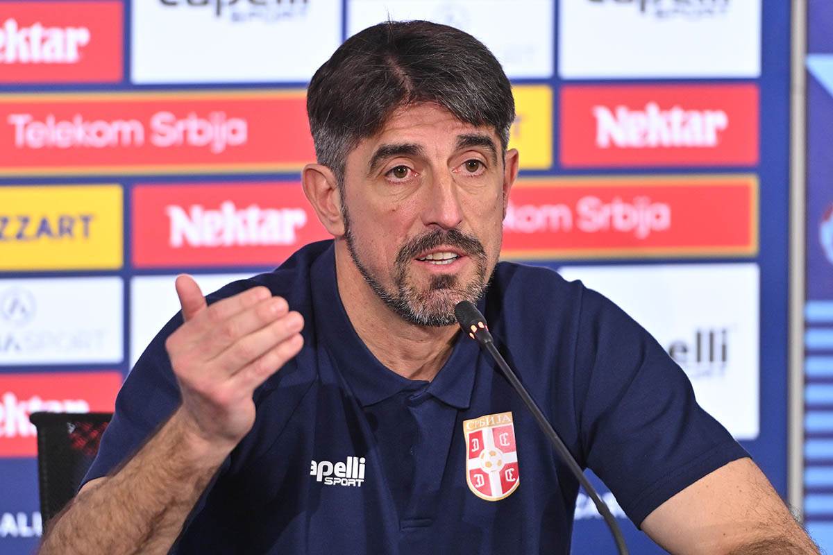 Veljko Paunović konferencija pred prijateljske mečeve (11).jpg