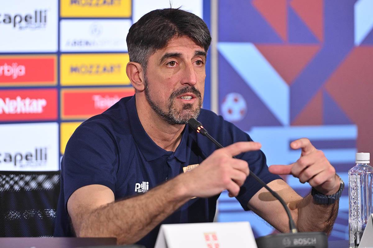 Veljko Paunović konferencija pred prijateljske mečeve (12).jpg