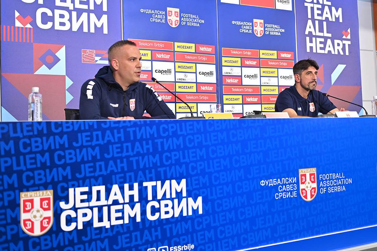 Veljko Paunović konferencija pred prijateljske mečeve (14).jpg