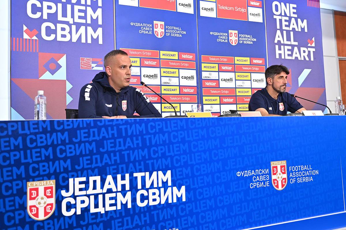 Veljko Paunović konferencija pred prijateljske mečeve (15).jpg