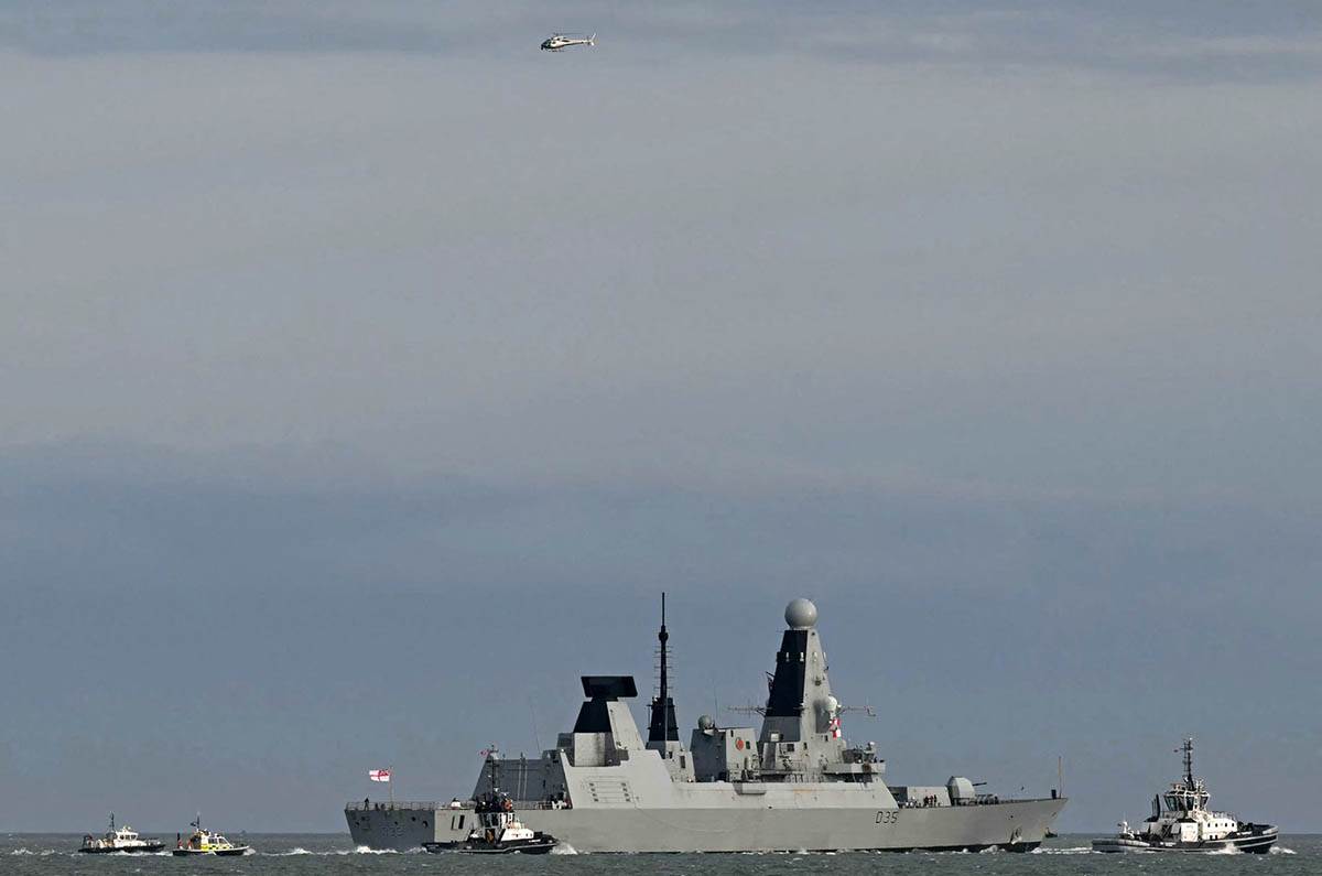 Britanski razarač HMS Dragon