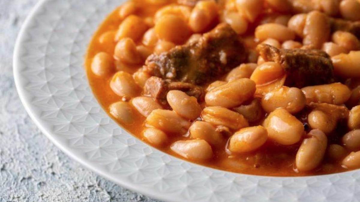 Pasulj u belom tanjiru