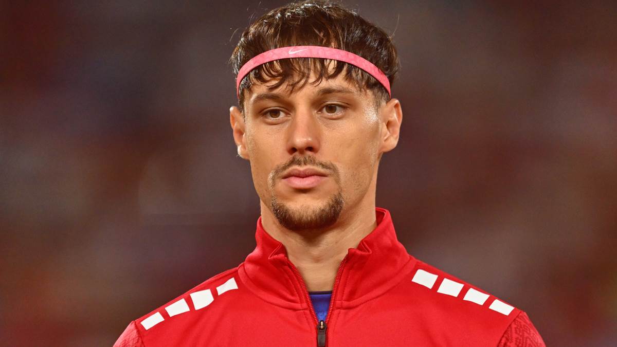 Veljko Birmančević sa trakom na glavi.
