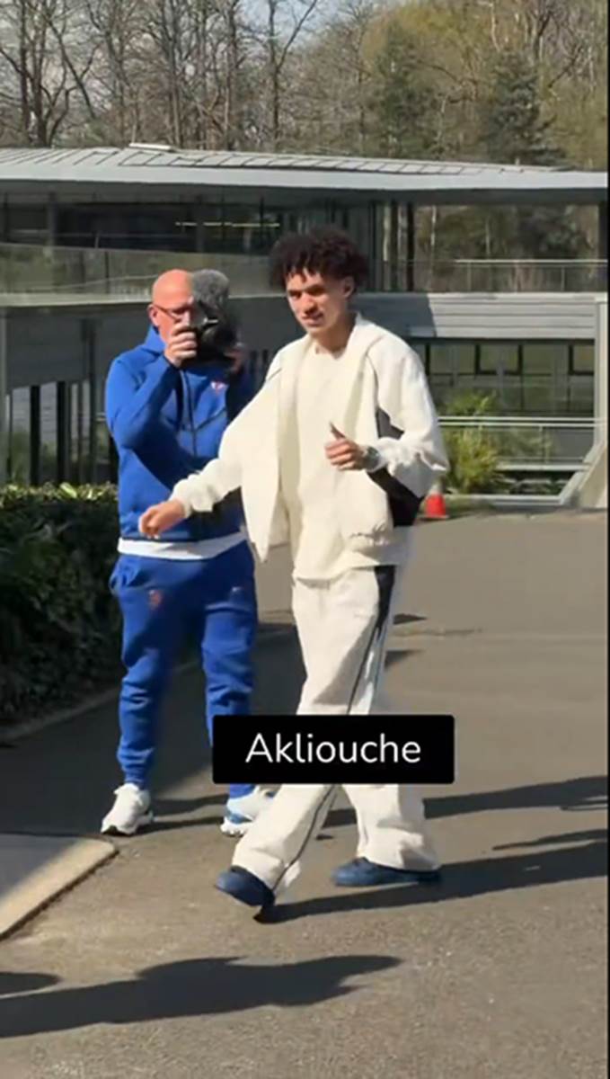 Akliuš na okupljanju Francuske.