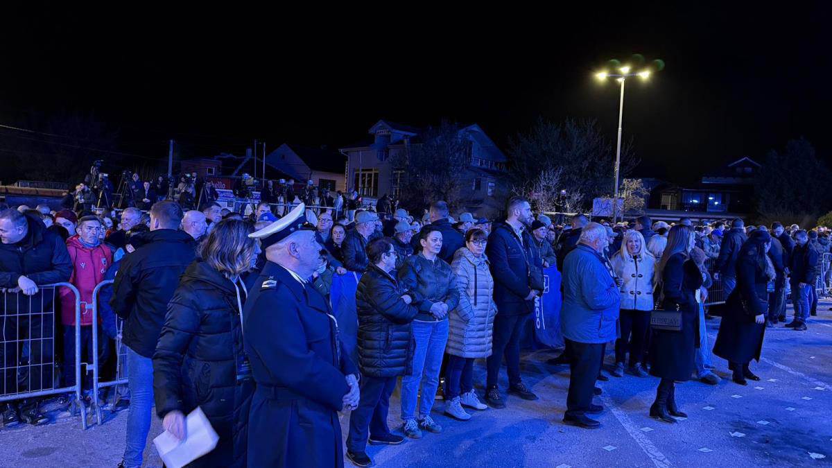Građani se okupljaju u Vranju (5).jpg