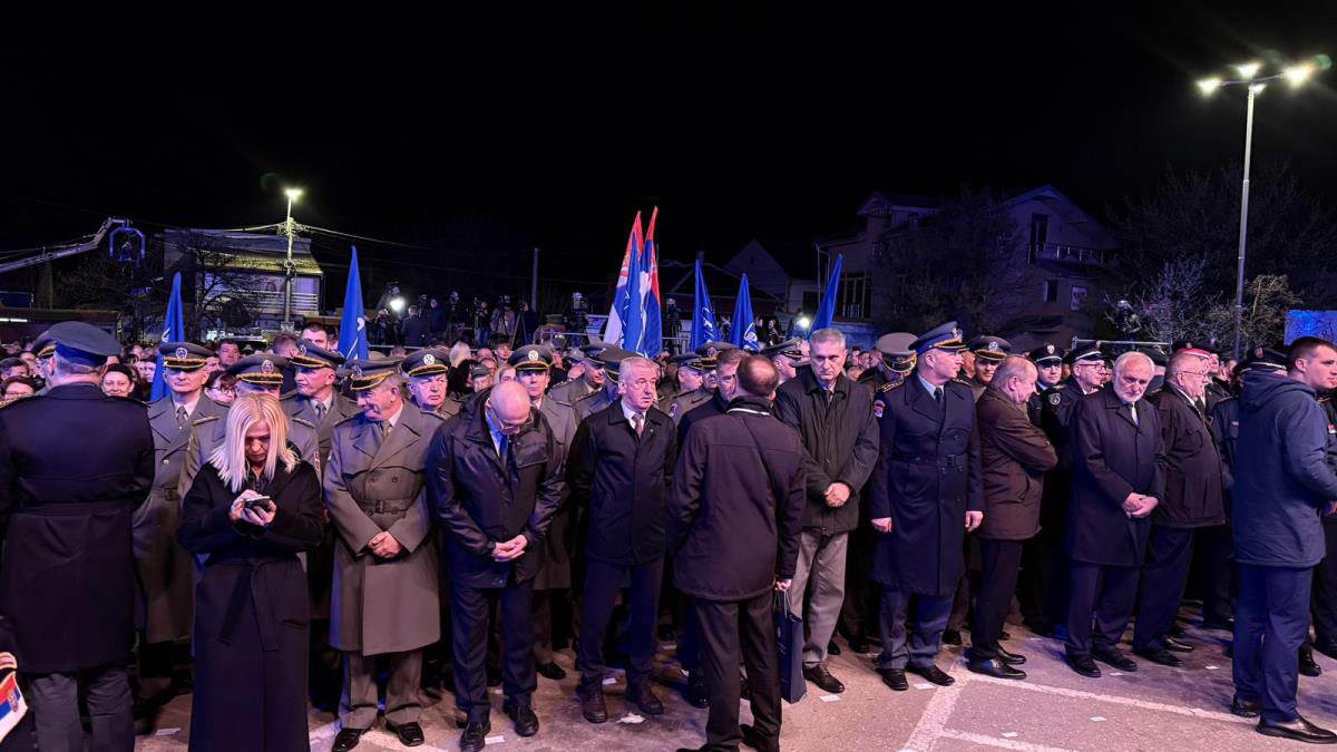 Građani se okupljaju u Vranju (7).jpg