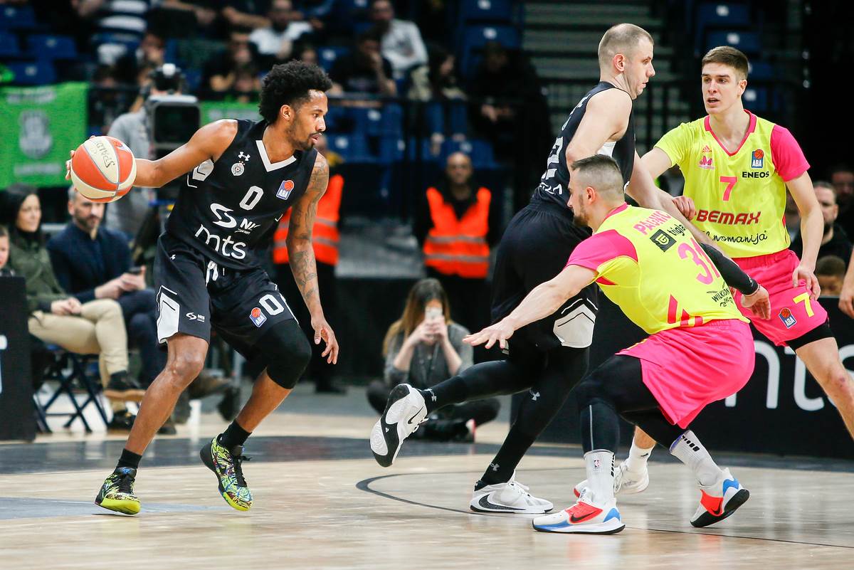 Brajan Angola u dresu Partizana