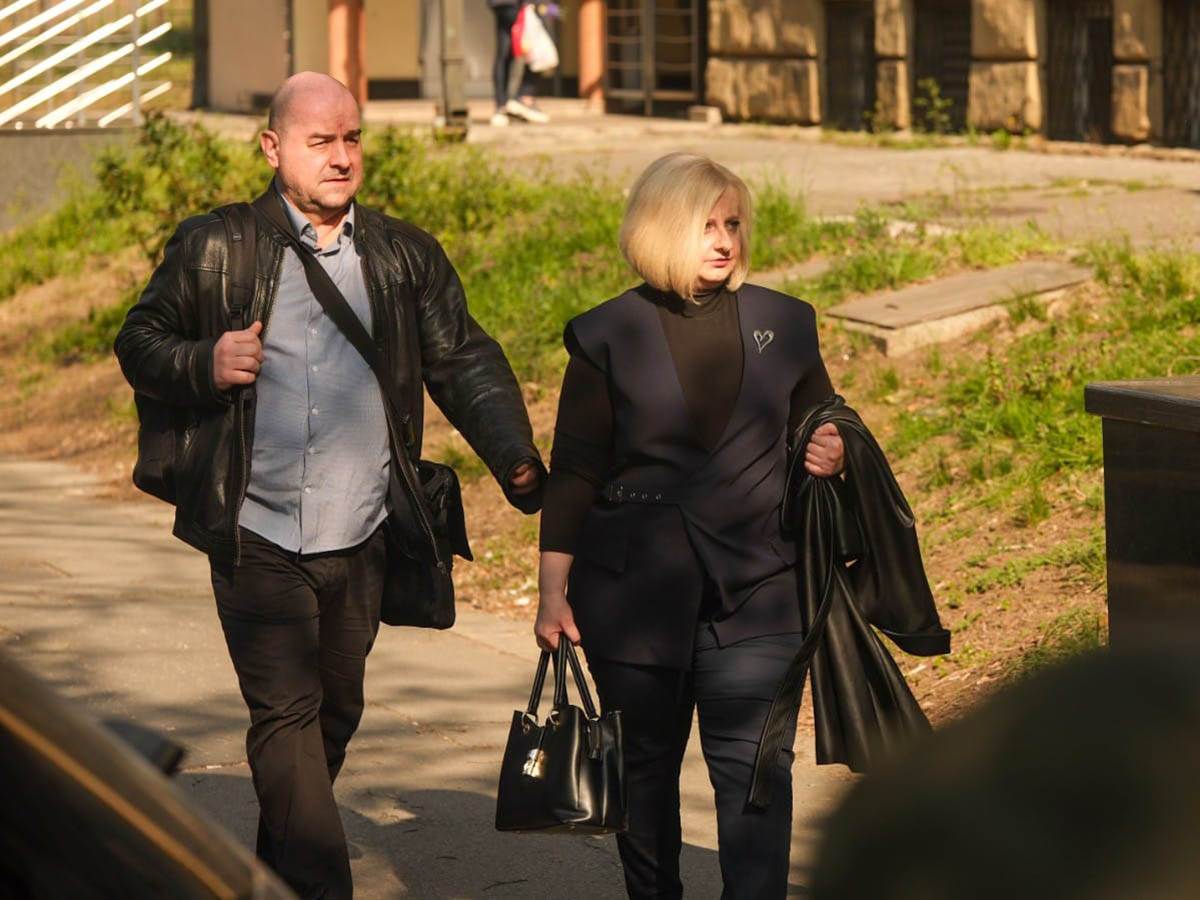 Roditelji i advokat Borivoje Borovic dolaze na sudjenje (10).jpg