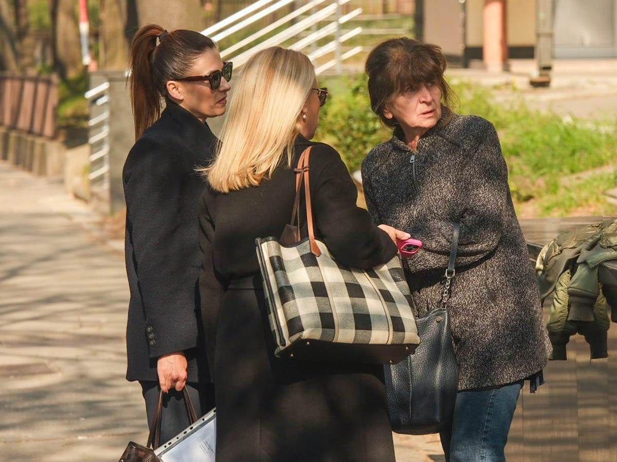 Roditelji i advokat Borivoje Borovic dolaze na sudjenje (16).jpg