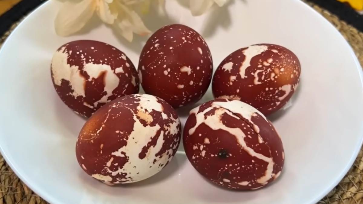 Farbanje jaja voskom