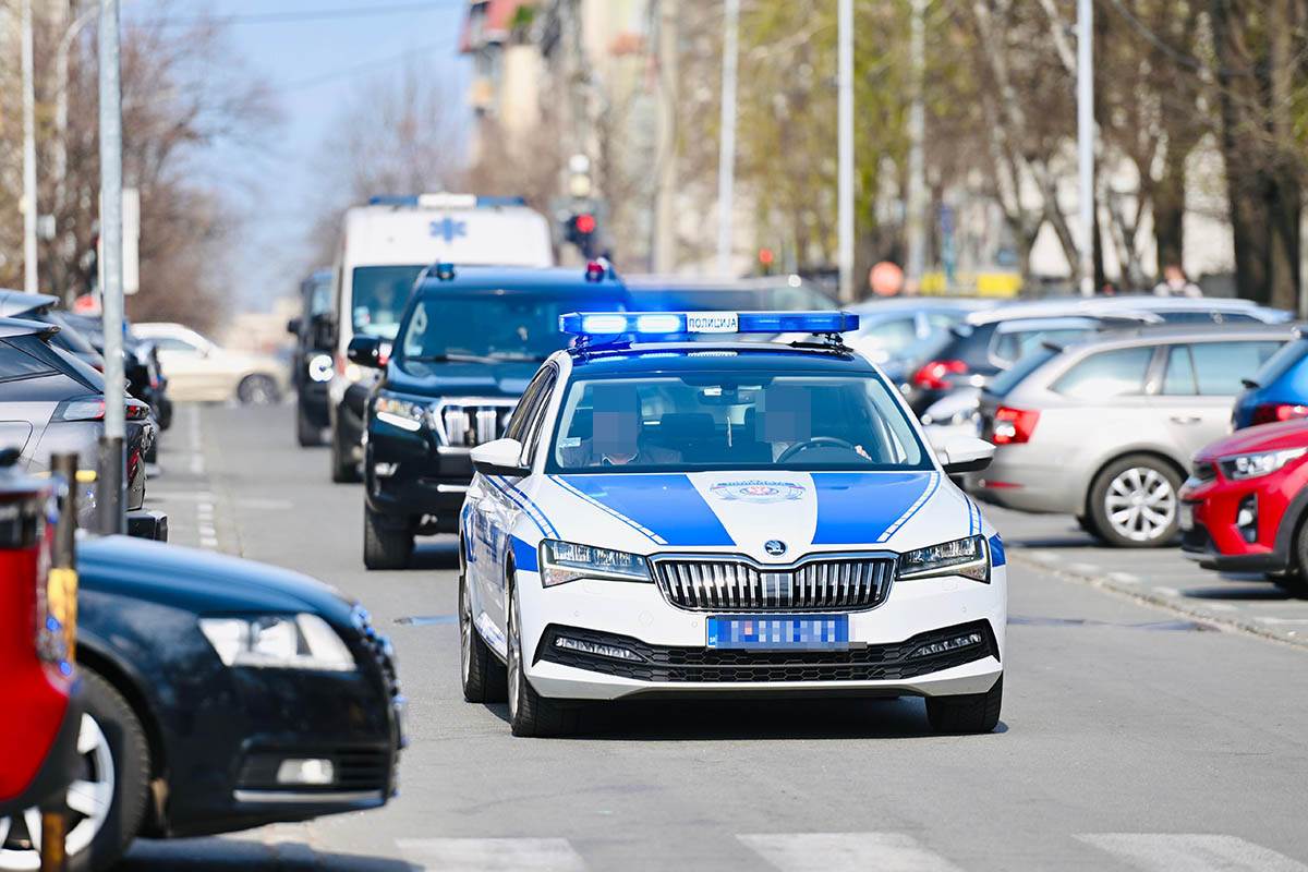 Dečak ubica vraćen u kliniku posle saslušanja (2).jpg