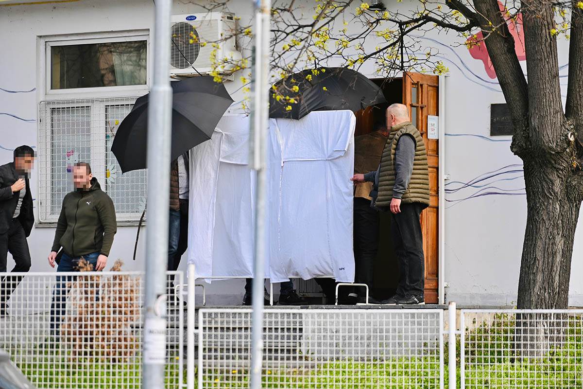 Dečak ubica vraćen u kliniku posle saslušanja (6).jpg