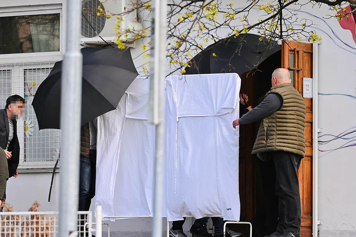 Dečak ubica vraćen u kliniku posle saslušanja (7).jpg