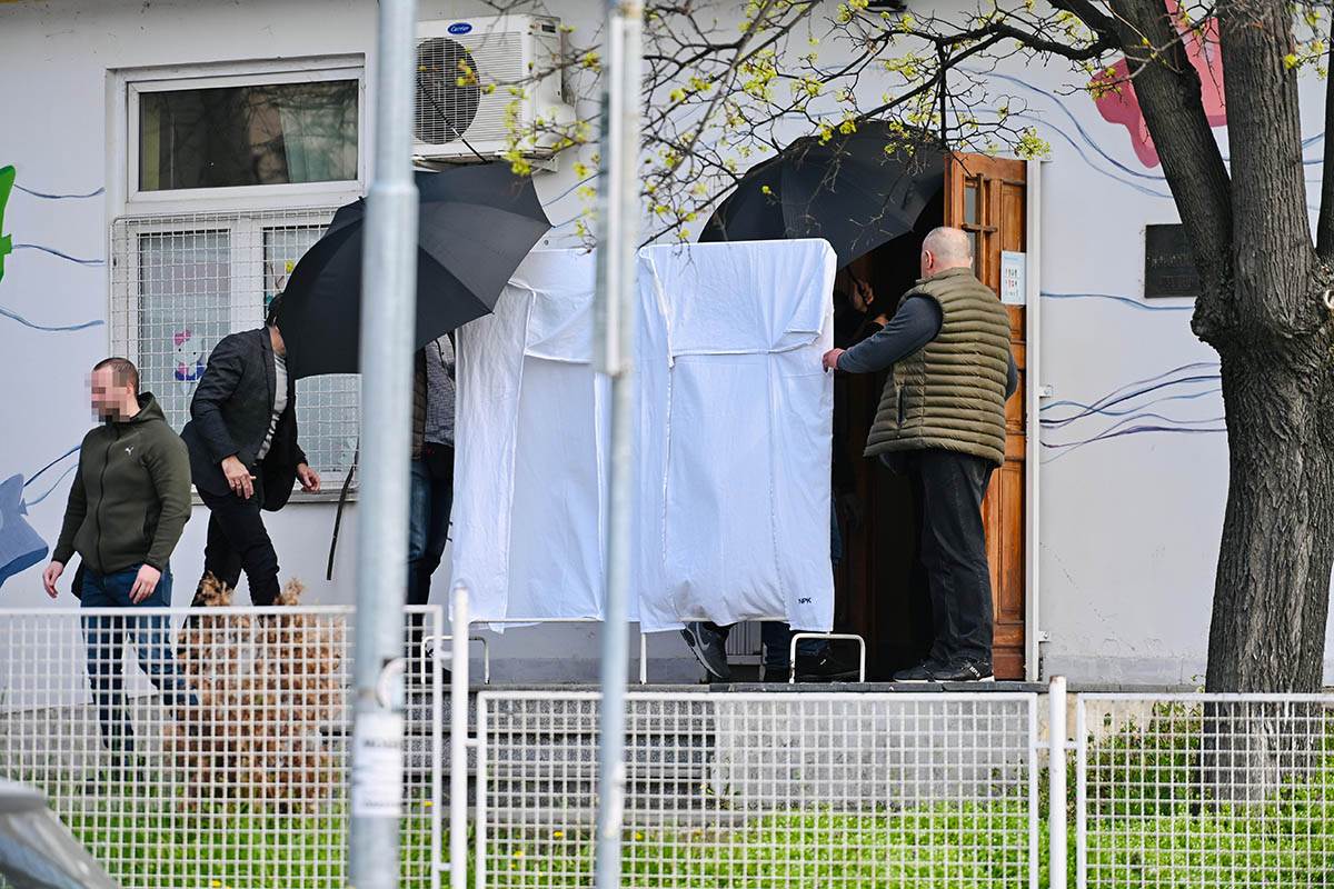 Dečak ubica vraćen u kliniku posle saslušanja (9).jpg