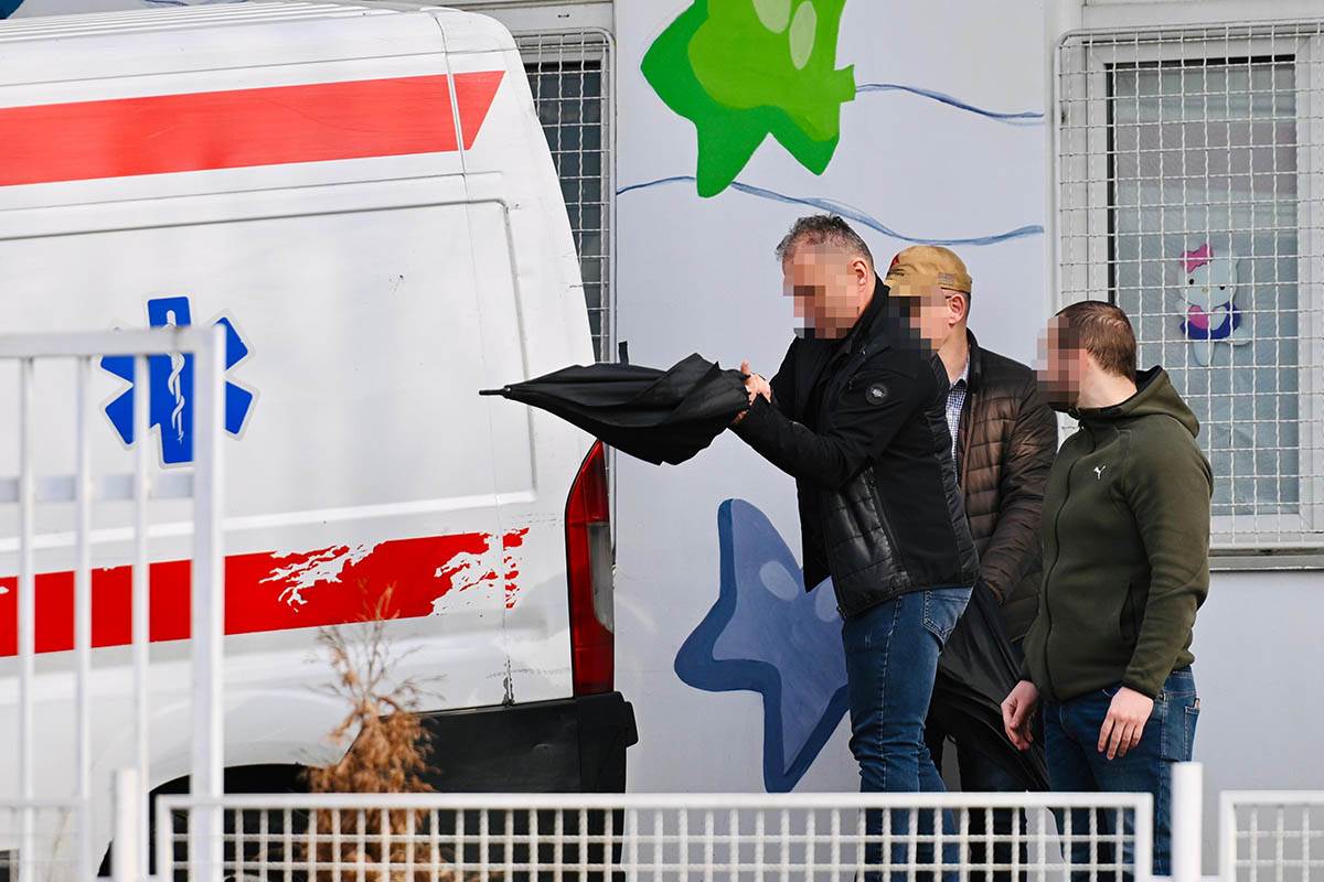 Dečak ubica vraćen u kliniku posle saslušanja (13).jpg