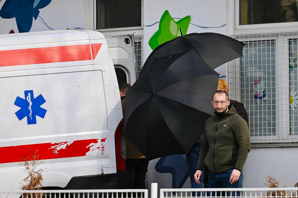 Dečak ubica vraćen u kliniku posle saslušanja (14).jpg