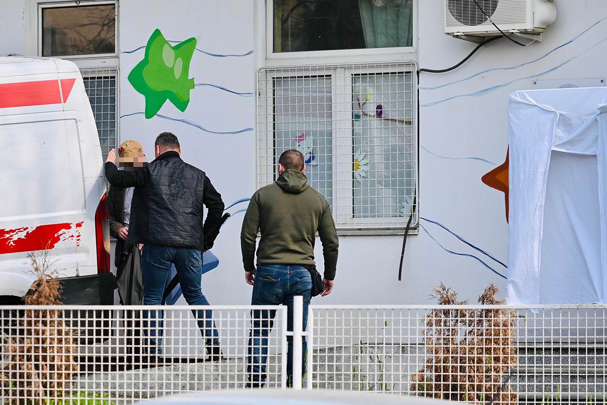 Dečak ubica vraćen u kliniku posle saslušanja (15).jpg