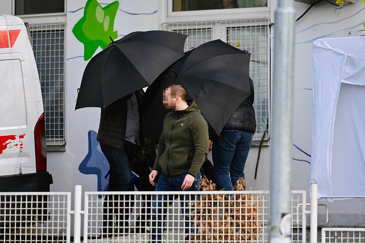 Dečak ubica vraćen u kliniku posle saslušanja (1).jpg