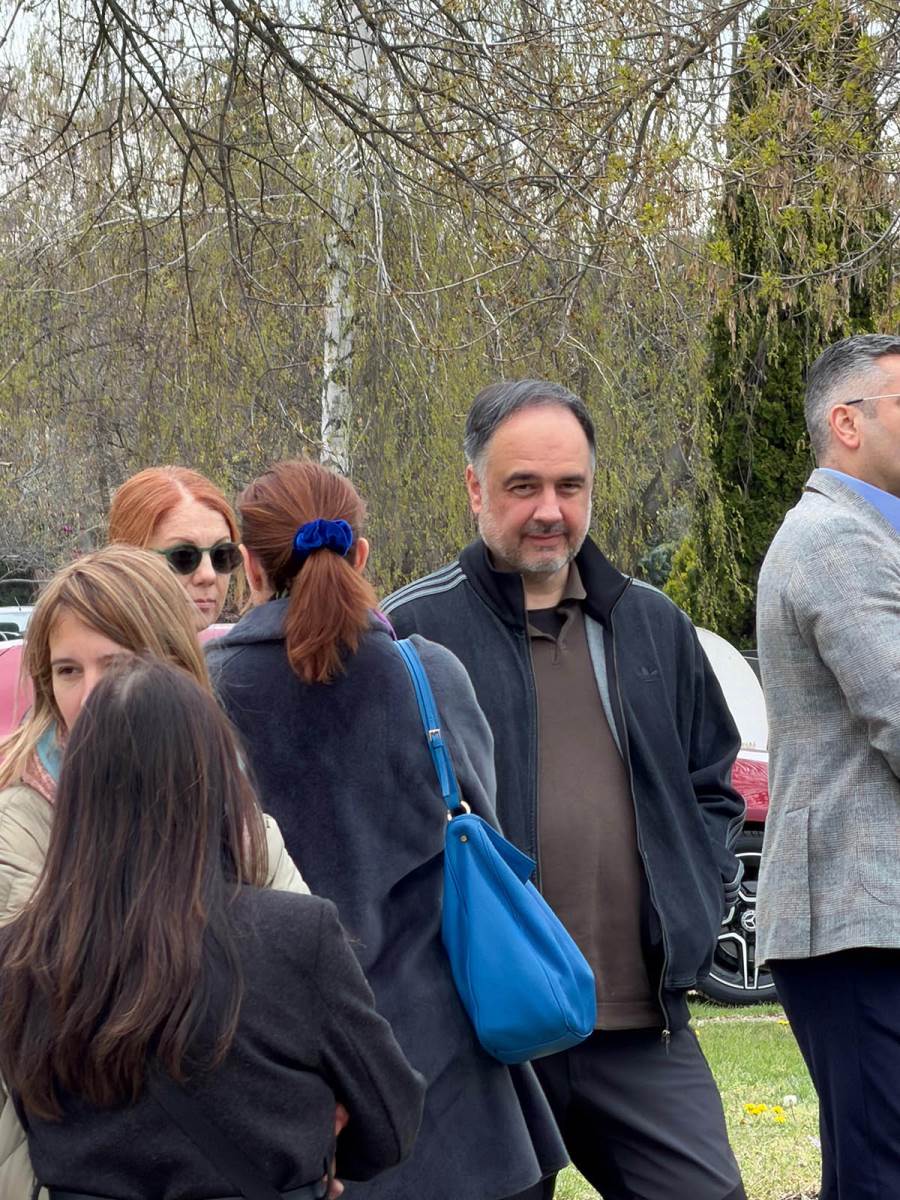 Madžgaljeva sestra Ljubica stigla na desetogodišnji pomen glumcu (3).jpg