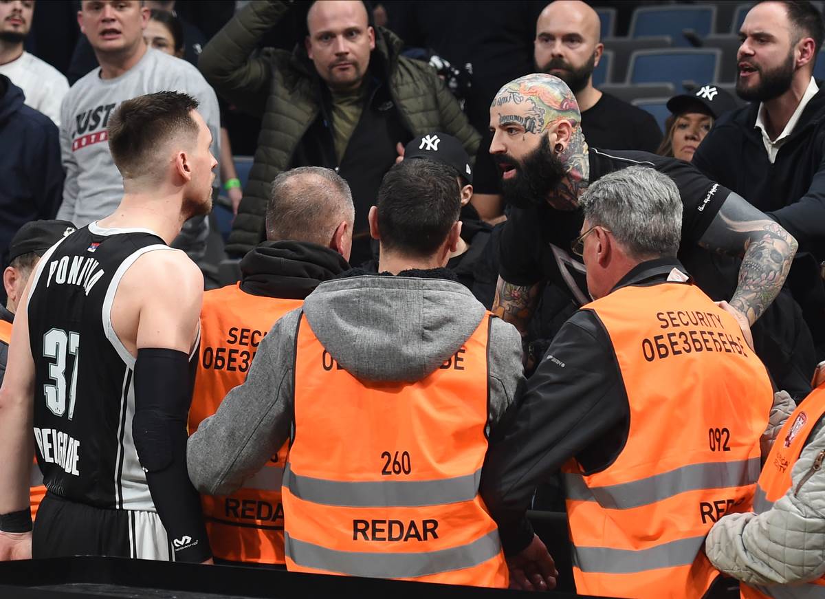 Mateuš Ponitka u sukobu sa navijačem