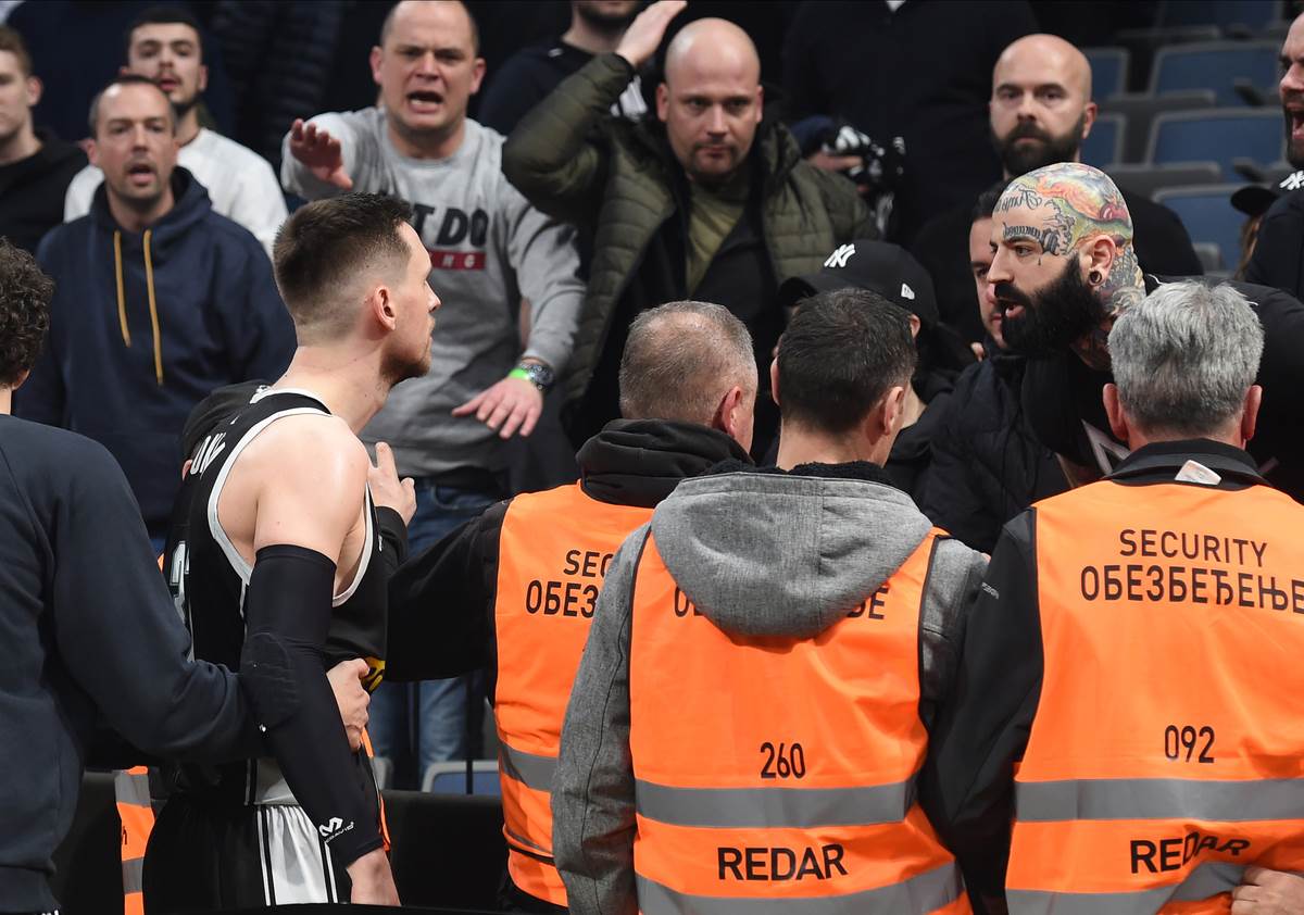 Mateuš Ponitka u sukobu sa navijačem