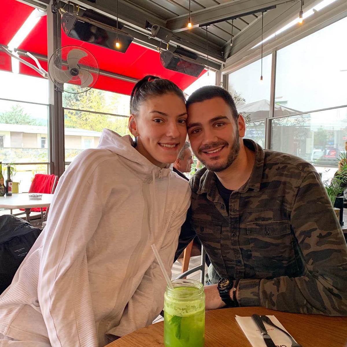 Tijana Bošković sa dečkom (2).jpg