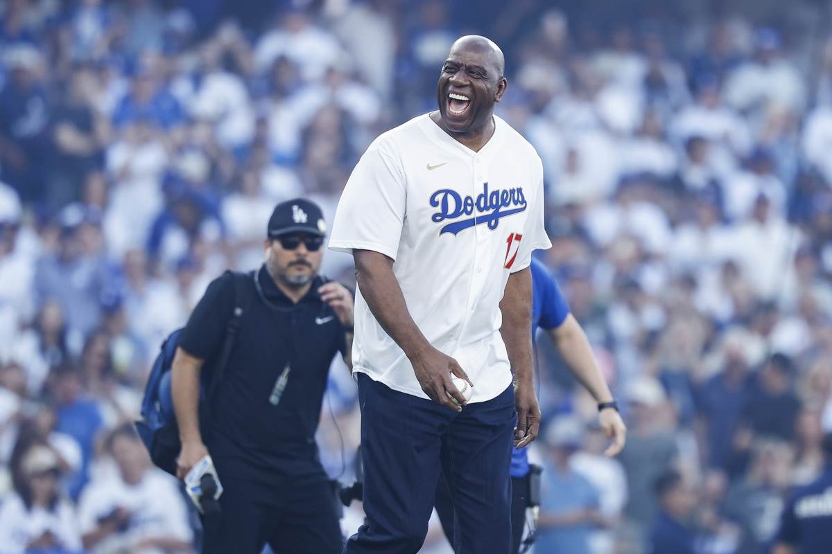 Medžik Džonson se smeje na utakmici Dodžersa