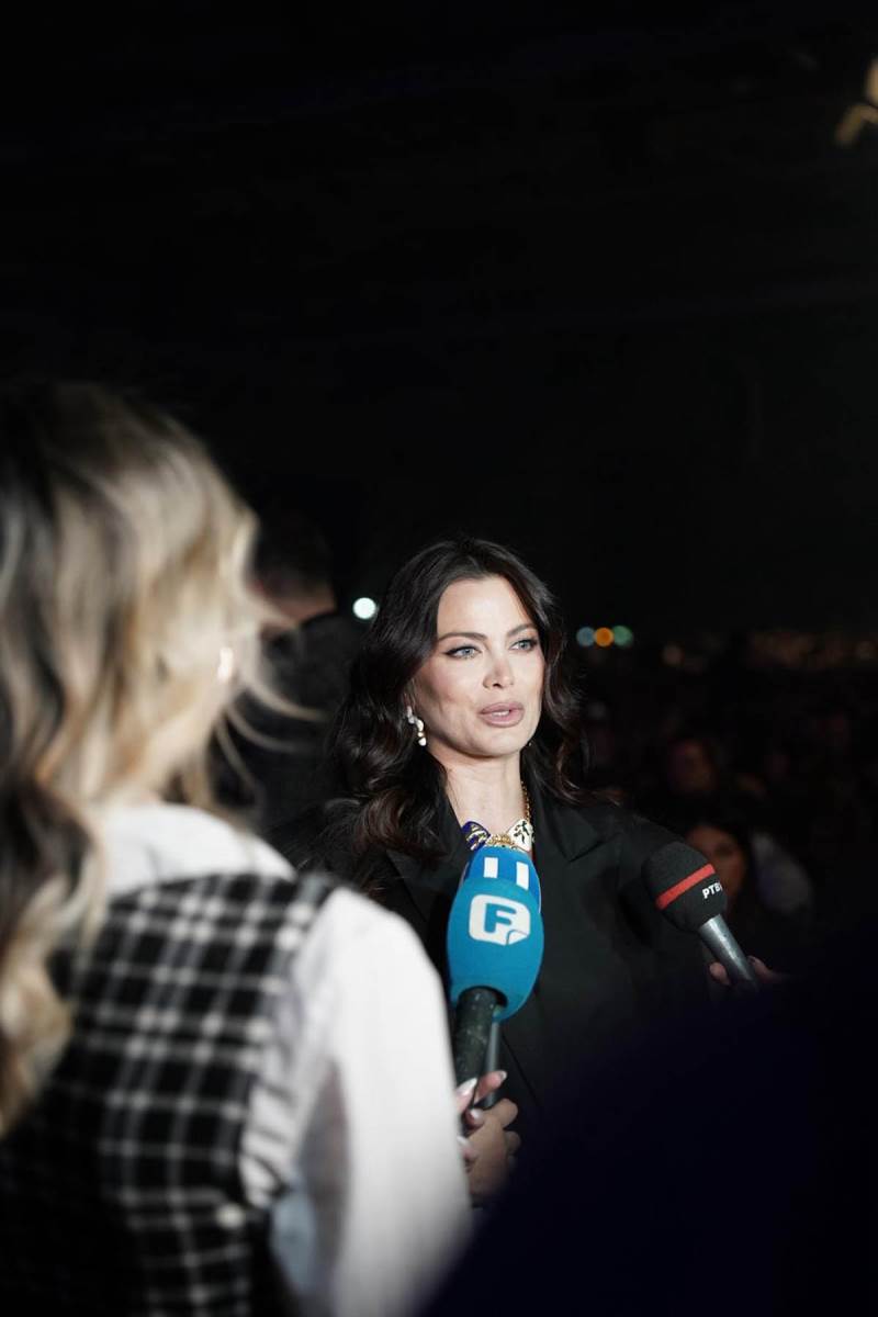 Milica Pavlović na koncertu Zdravka Čolića u Sarajevu (2).jpg