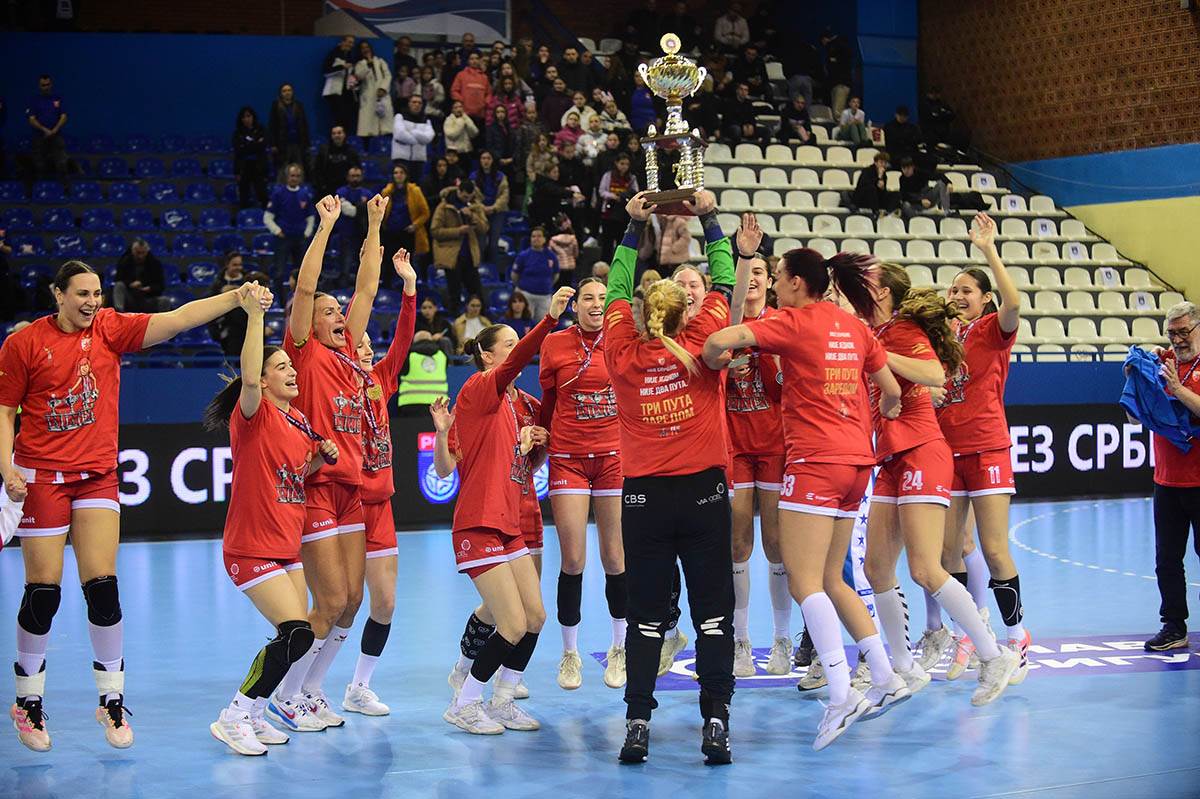 Rukometašice Crvena zvezda - Bor (26).jpg