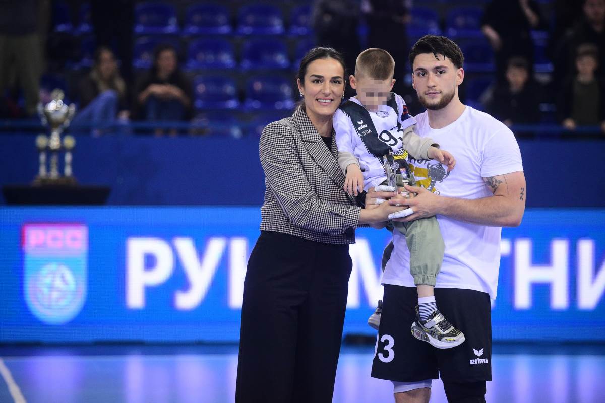 Rukometaš Partizana sa detetom slavi osvojeni Kup