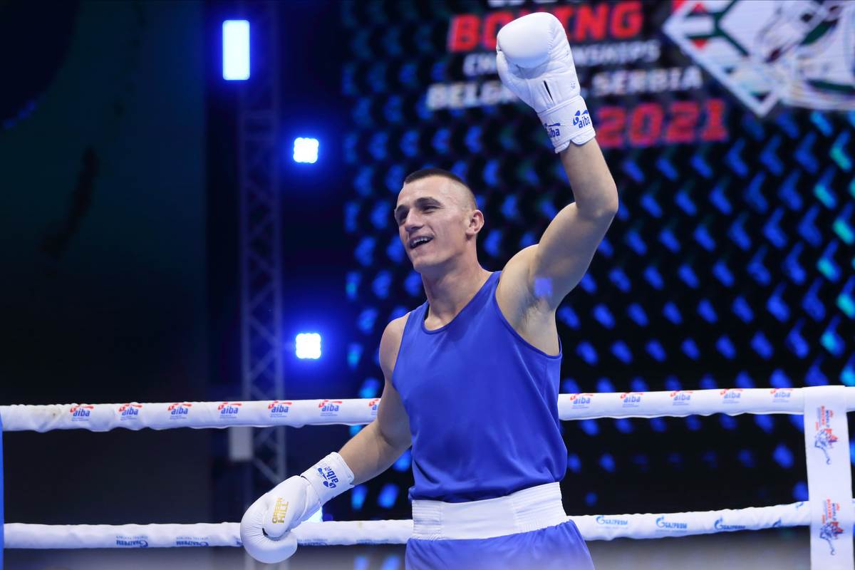Almir Memić kapiten boks reprezentacije Srbije slavi pobedu